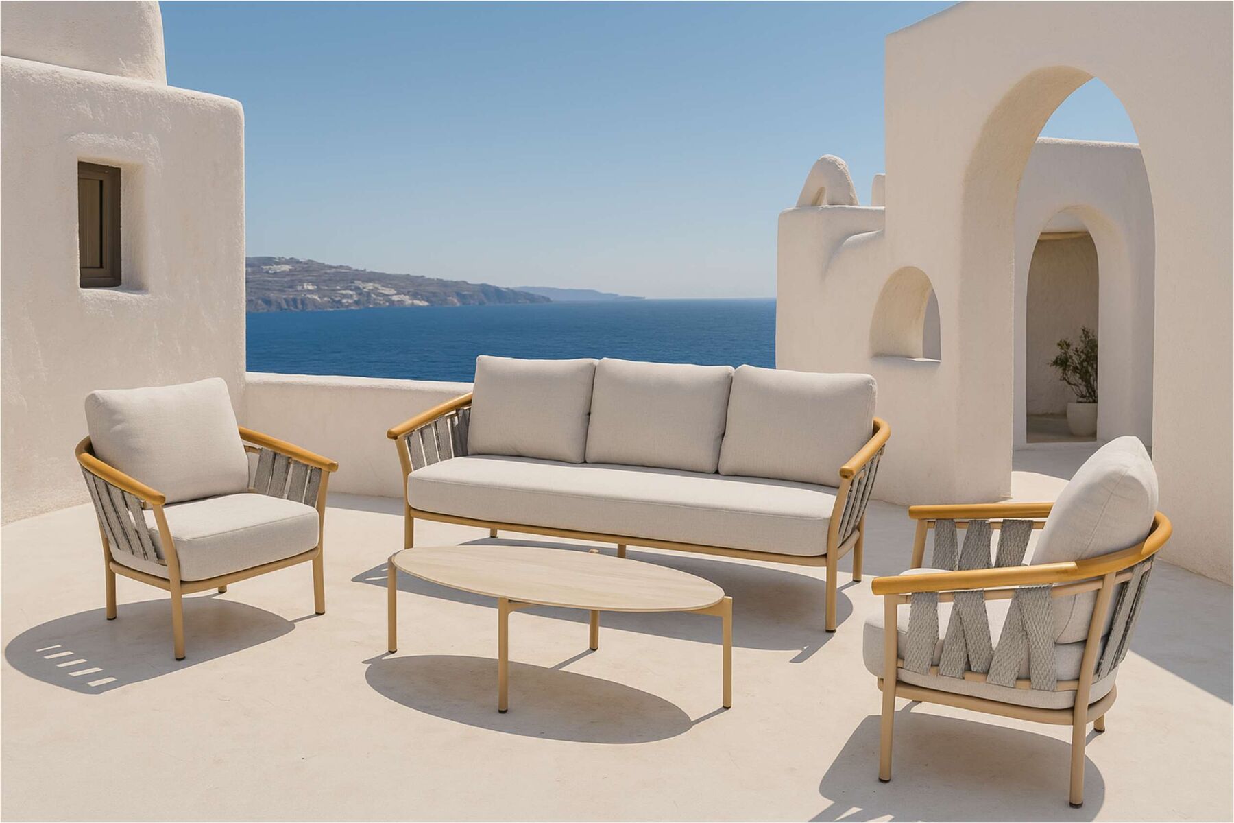 Sala Brook de teca en una terraza blanca frente al mar